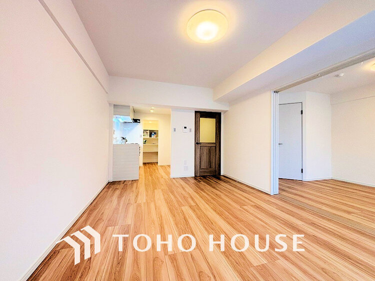 内装 上質な時間を育む暮らしのメインステージ。寛ぎとコミュニケーションを育む居心地のよい場所