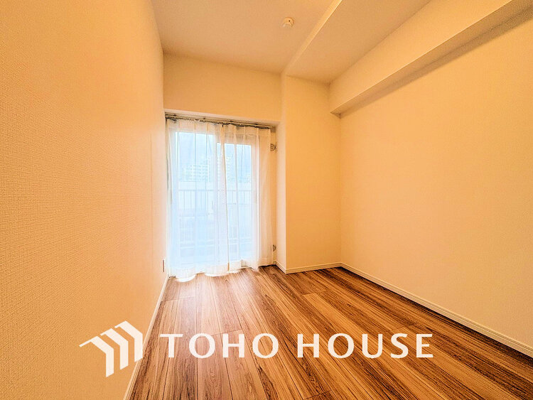 内装 採光もある洋室は、くつろぎのひと時を過ごすのにぴったり