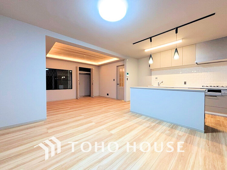 内装 上質な時間を育む暮らしのメインステージ。寛ぎとコミュニケーションを育む居心地のよい場所