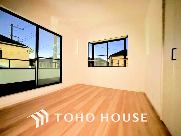 内装 採光もある洋室は、くつろぎのひと時を過ごすのにぴったり