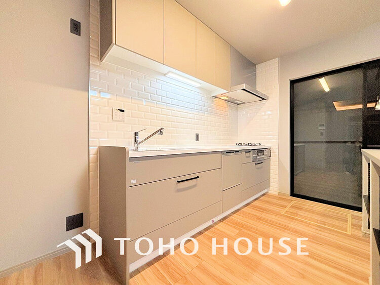 キッチン シンプルな部屋の雰囲気に溶け合うナチュラルキッチン