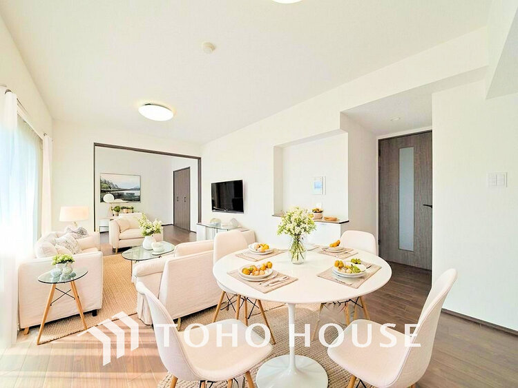 内装 広がりのある住空間、家族が集まるリビング・ダイニング(家具は全てCGです)