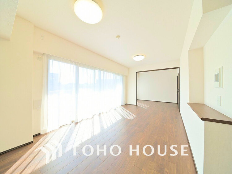 内装 家族みんなが爽やかに過ごせるように、光をたっぷり取り込んだLDK