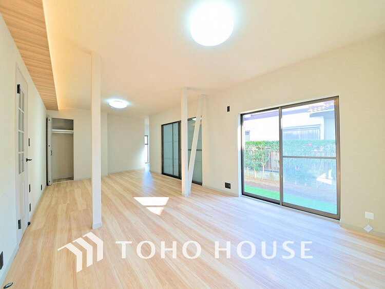 内装 家族みんなが爽やかに過ごせるように、光をたっぷり取り込んだLDK