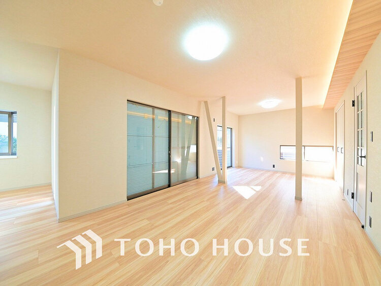 内装 上質な時間を育む暮らしのメインステージ。寛ぎとコミュニケーションを育む居心地のよい場所