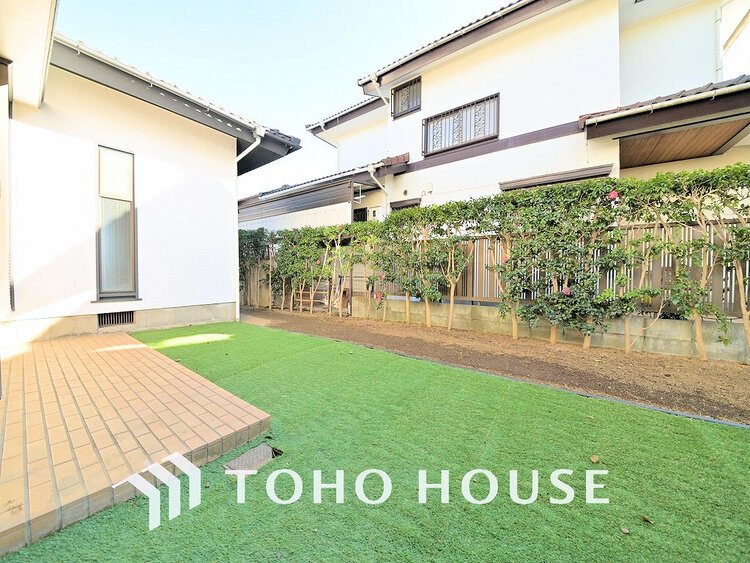 その他 広いお庭はガーデニングなど、ご家族の楽しめる場所の一つに