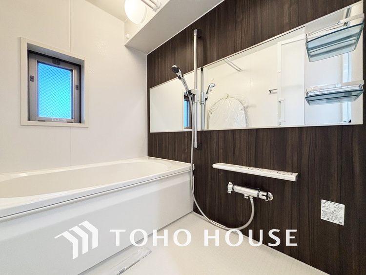 風呂 一日の疲れを癒すバスルームは、心地よいリラックスを叶える清潔感溢れる空間