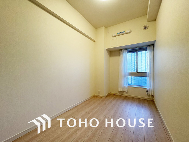 内装 採光もある洋室は、くつろぎのひと時を過ごすのにぴったり