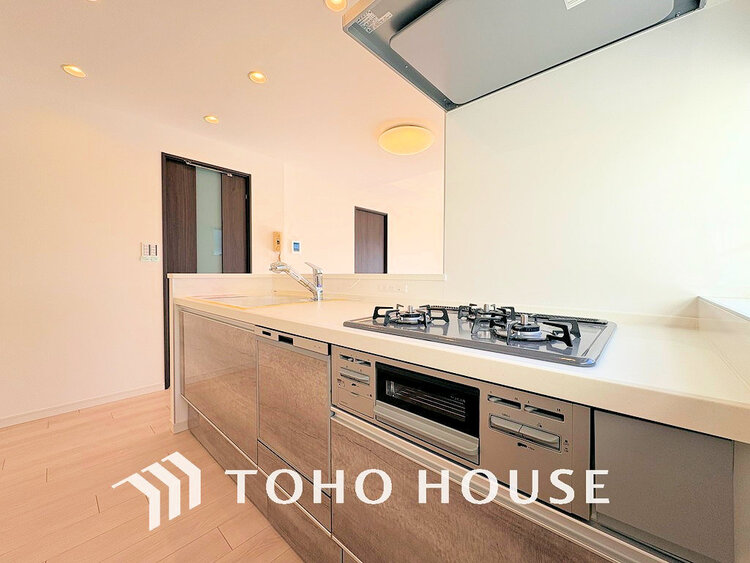 キッチン 落ち着きのあるカラーで統一された清潔感と気品が溢れるキッチン