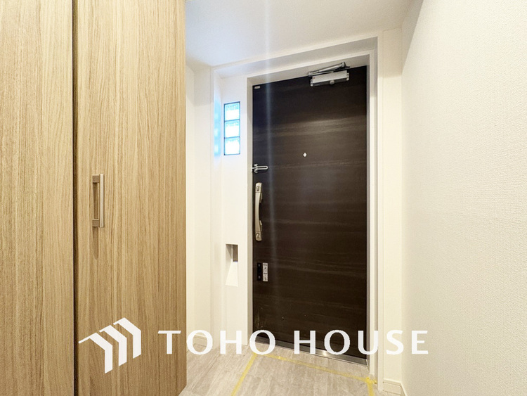 玄関 飾り過ぎないシンプルな内装の玄関