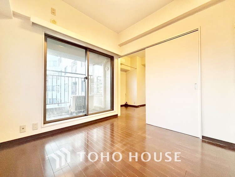 内装 感性を育むプライベートルームはシンプルでスマートな空間。好みの空間で読書をしたり、音楽を聞いたりと一人の時間も充実したものにできます。