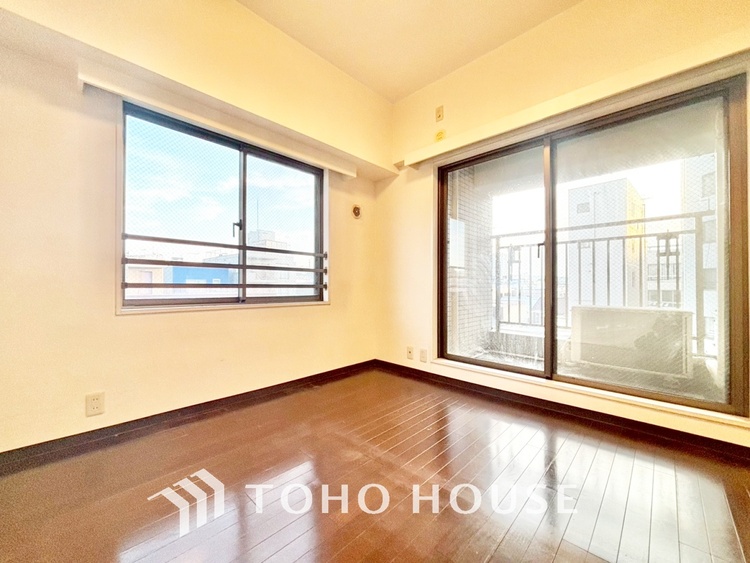 内装 風の通り道。舞い込んでくる風が優しく躍り、室内に爽やかな空気を運んでくる。