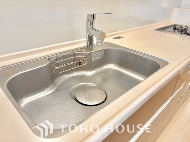 キッチン 時を超えて愛されるデザインが、日常を特別なひとときへと昇華させます。この場所から、心満たされる豊かな食卓が始まります。