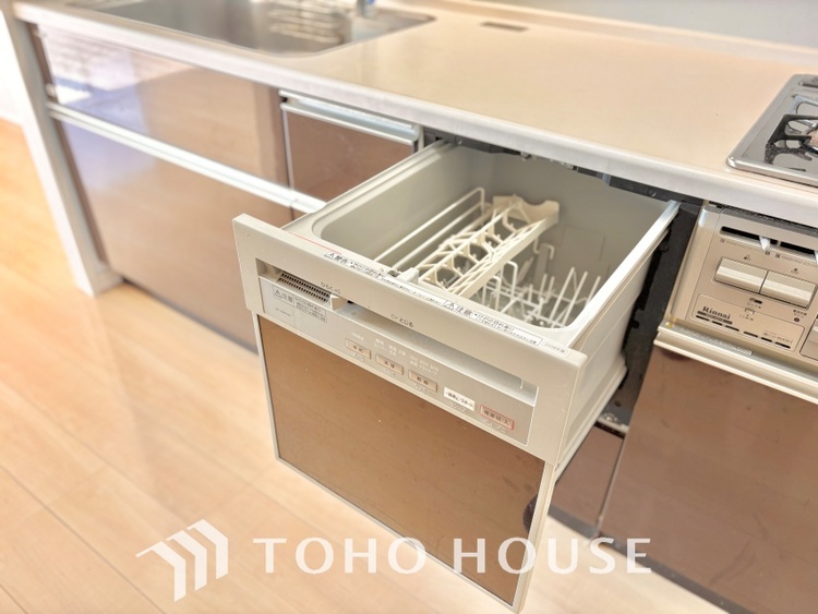 キッチン 無駄を削ぎ落としたミニマルなデザインが、空間に静謐な美しさをもたらします。研ぎ澄まされた感性を満たす場所です。