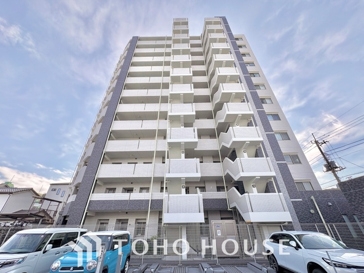 外観 ほんの少しのこだわり。ちょっとした色使いがその家がもつ雰囲気、趣（おもむき）を携え、暮らす家族や訪ねてくる友人・知人に新鮮な香りを運んできます。