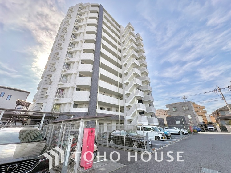 外観 ほんの少しのこだわり。ちょっとした色使いがその家がもつ雰囲気、趣（おもむき）を携え、暮らす家族や訪ねてくる友人・知人に新鮮な香りを運んできます。