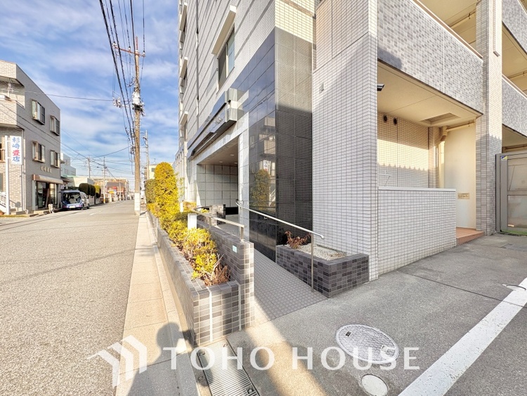 外観 ほんの少しのこだわり。ちょっとした色使いがその家がもつ雰囲気、趣（おもむき）を携え、暮らす家族や訪ねてくる友人・知人に新鮮な香りを運んできます。