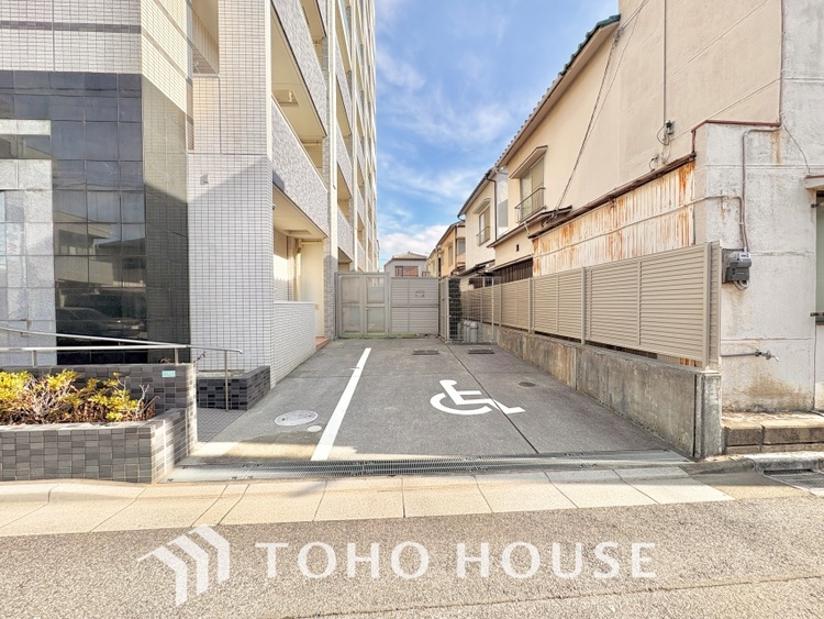 外観 ほんの少しのこだわり。ちょっとした色使いがその家がもつ雰囲気、趣（おもむき）を携え、暮らす家族や訪ねてくる友人・知人に新鮮な香りを運んできます。