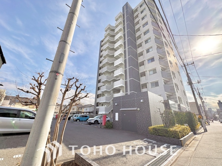 外観 ほんの少しのこだわり。ちょっとした色使いがその家がもつ雰囲気、趣（おもむき）を携え、暮らす家族や訪ねてくる友人・知人に新鮮な香りを運んできます。