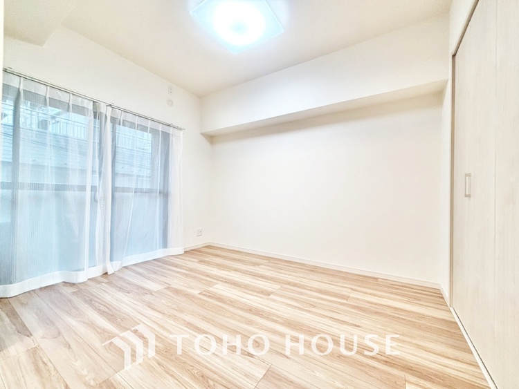 内装 風の通り道。舞い込んでくる風が優しく躍り、室内に爽やかな空気を運んでくる。