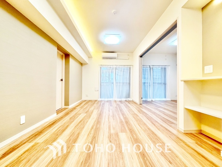 内装 叶えたかったのは落ち着きのあるナチュラルな風合い、そして開放感があるリビング。優雅な気分に浸れる幸せな時間を家族が自然と集まりたくなるこの空間で。