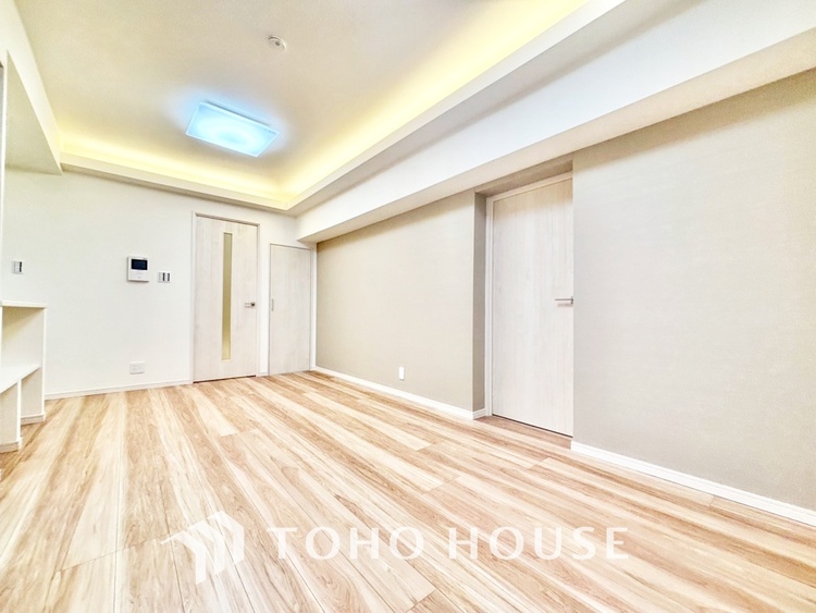 内装 ここはみんなが集い、食事と楽しい会話が始まる場所。話に夢中になりすぎて、ついつい時を忘れ、夜半過ぎになってしまう。そんな束の間の幸せを感じさせてくれます。