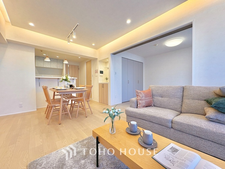 内装 洗練されたデザインと大きな広がりを持つリビングは、安心感と気品に満ちたひとときを叶える住まいの象徴です