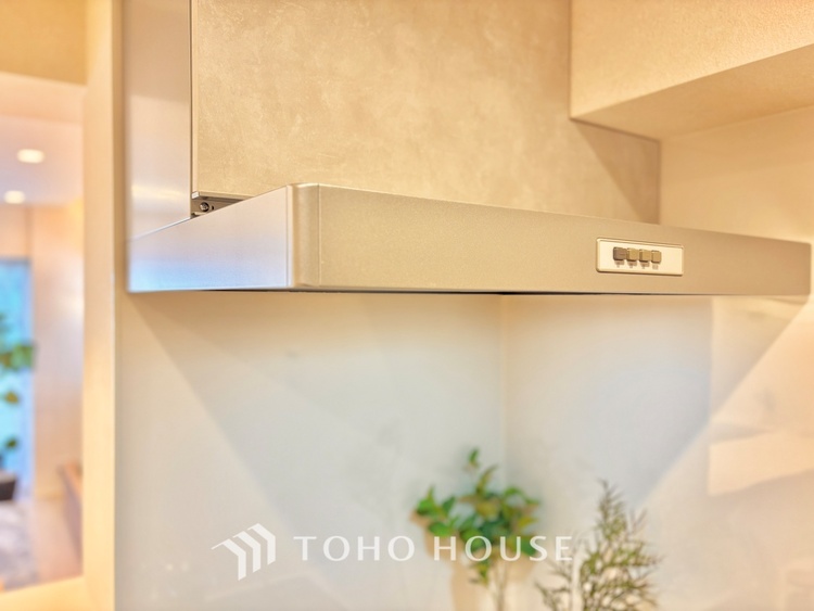 キッチン 無駄を削ぎ落としたミニマルなデザインが、空間に静謐な美しさをもたらします。研ぎ澄まされた感性を満たす場所です。