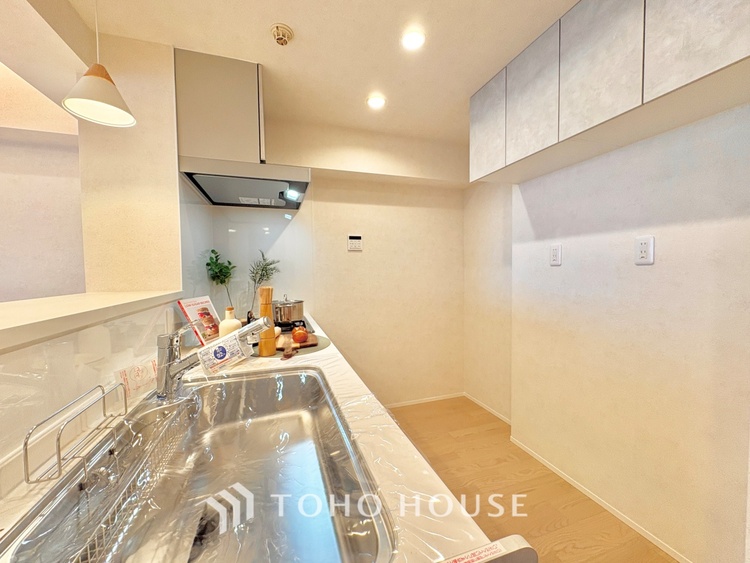 キッチン 五感を刺激する、美食のクリエイティブな場所。ここはただの調理場ではなく、豊かな人生を紡ぐための特別な空間です。