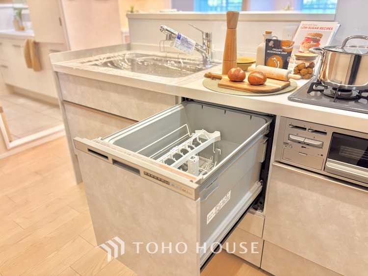 キッチン ◆食洗機◆お子様の面倒を見れる時間が増え時短になります。加えて手荒れも防げてしかも節水が高い為、大変人気があり重宝します。