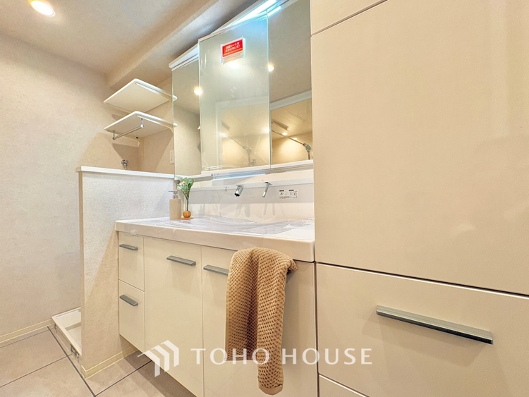 洗面 清潔感あふれる洗面化粧台で、毎日の身支度を快適にサポートします。