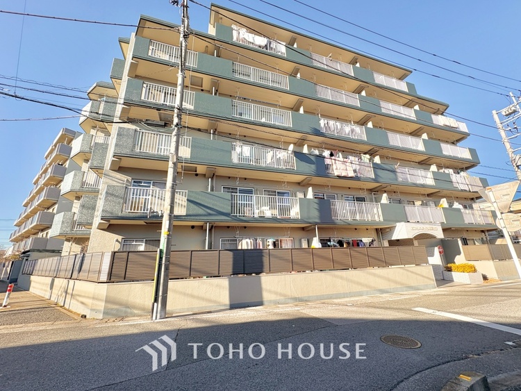 外観 ほんの少しのこだわり。ちょっとした色使いがその家がもつ雰囲気、趣（おもむき）を携え、暮らす家族や訪ねてくる友人・知人に新鮮な香りを運んできます。