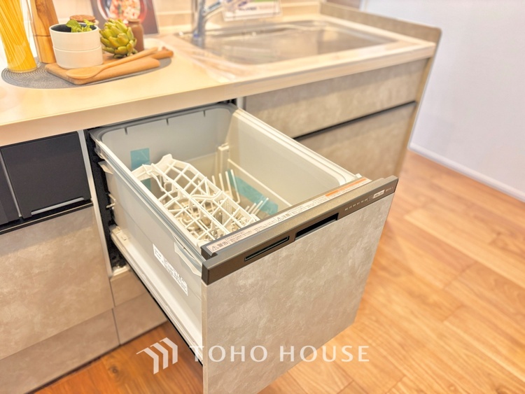 キッチン ◆食洗機◆お子様の面倒を見れる時間が増え時短になります。加えて手荒れも防げてしかも節水が高い為、大変人気があり重宝します。