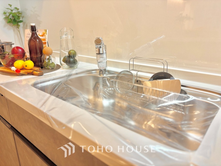 キッチン 上質な素材に囲まれたキッチンは、穏やかな時間が流れる特別な空間。洗練された料理が生まれる場所です。