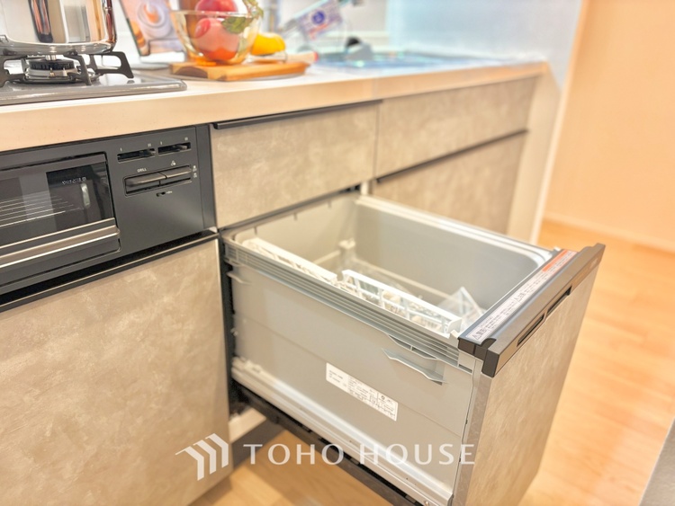 キッチン 無駄を削ぎ落としたミニマルなデザインが、空間に静謐な美しさをもたらします。研ぎ澄まされた感性を満たす場所です。