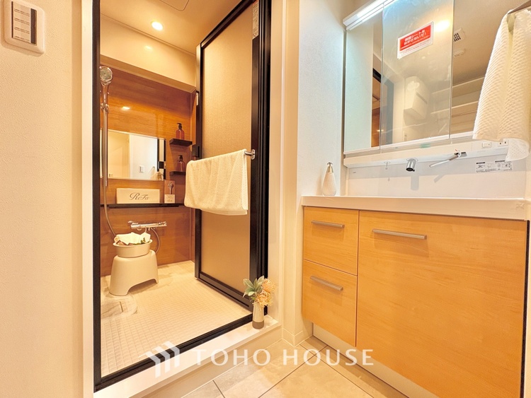 洗面 清潔感あふれる洗面化粧台で、毎日の身支度を快適にサポートします。