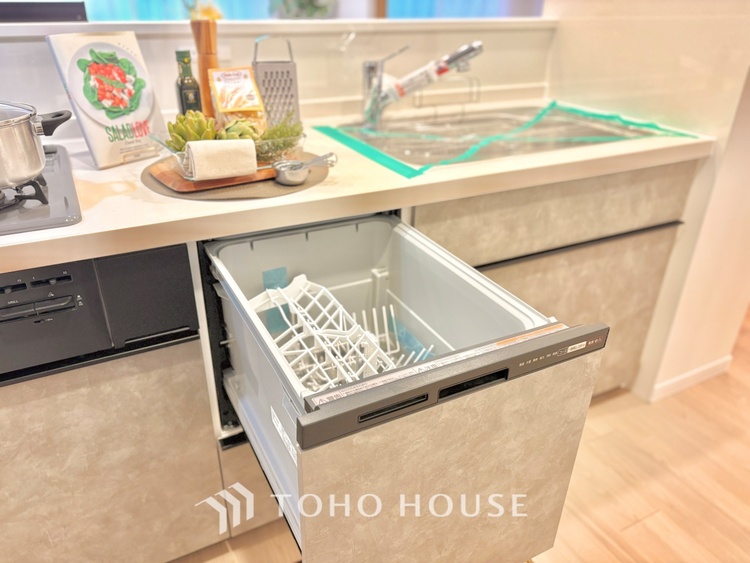 キッチン ◆食洗機◆お子様の面倒を見れる時間が増え時短になります。加えて手荒れも防げてしかも節水が高い為、大変人気があり重宝します。