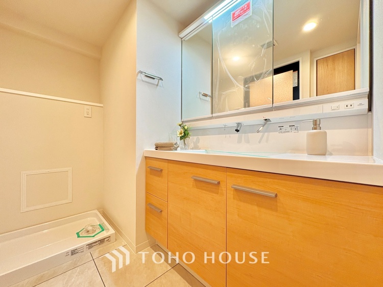 洗面 清潔感あふれる洗面化粧台で、毎日の身支度を快適にサポートします。