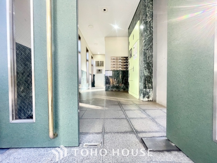 エントランス 【ENTRANCE】◆そびえ立つ◆我が家のシンボル。遠くの空が赤く染まる夕べが待ち遠しい。