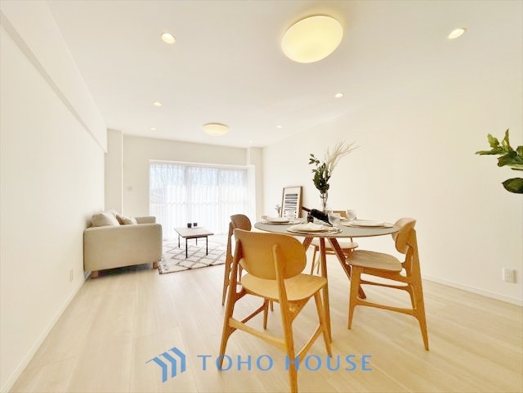 内装 ◆隠された美しさ◆流麗な音楽が流れているような繊細でいながら整然かつ堅牢なこの空間。この空間は確かに美しい。しかし、そこには美しさ以上のものが隠されている。