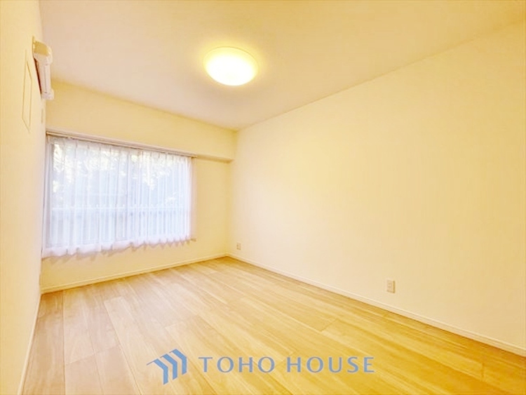 内装 ◆色彩◆この空間に放たれた光は華美なまでに演出されたデザイン。流れる時をより芳醇なコーヒーの様な色彩奏でるアダージョ。そして情景豊かな作品のような暮らしがイメージできる。