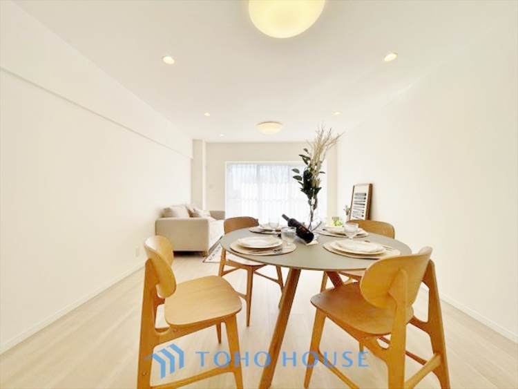 内装 ◆ここに在る◆事も無げに美しく、伝えるには筆舌に尽くし難い。豪華絢爛や華美と言う事ではなく、住まう者にとって暮らし易く心地がいいと言う美しさがこの住まいには込められている。