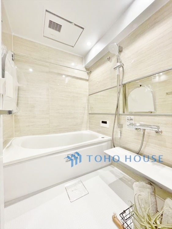 風呂 ◆陽溜まり◆の温もりを感じ、ふわりと寄り添う太陽の妖精たちが自然と僕達を微睡ませる。うとうとしたい訳ではないがそんな時間が嫌いじゃない自分がここにいる。