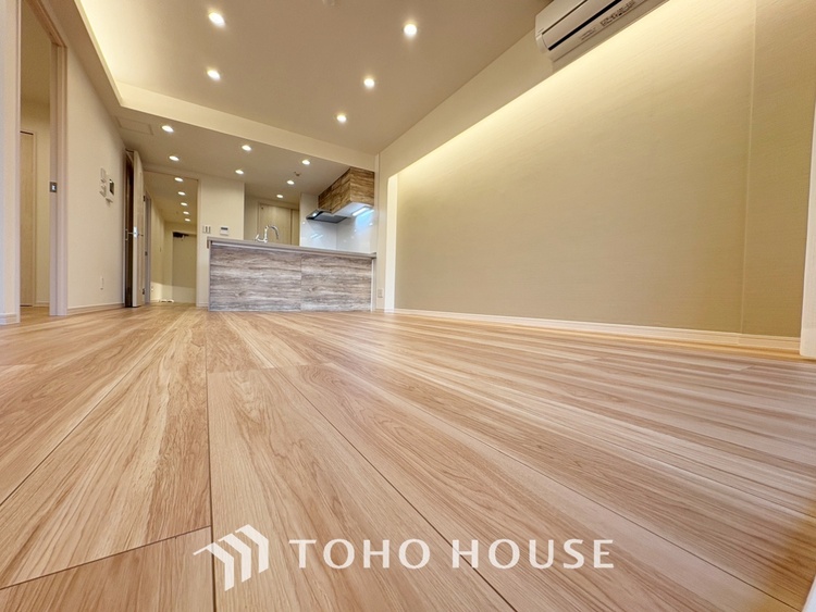 内装 【Kitchen】光り眩い羨望のリビングへ。一歩一歩を踏みしめて家族の集う幸せの場所へ。すべてがクライマックスのマイベストホーム。