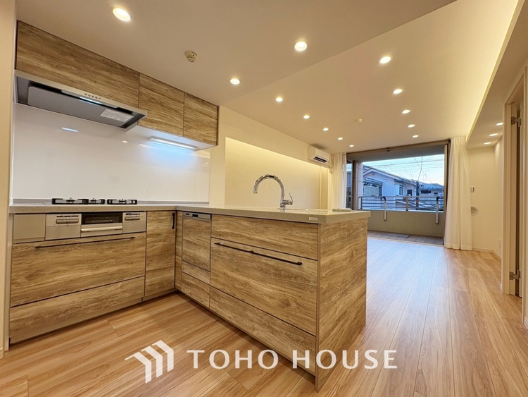 内装 【Ease】家族個々の安らぎの空間。プライベートなBedRoomは暮らす方の感性で造り上げたいもの。誰もが好みで飾れるシンプルな室内に仕上げてあります。