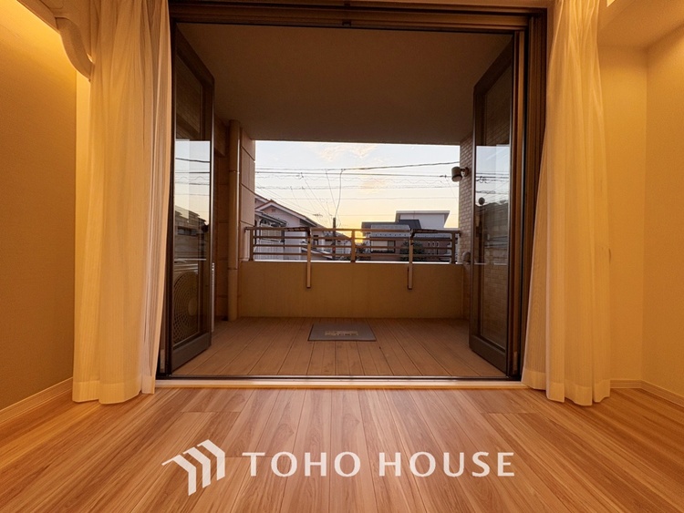 内装 【Quietness】プライベートなお部屋では静かに時を過ごしたい。読書をして、物思いにふける・・光りに満たされた安らぎの空間をがここにはあります。