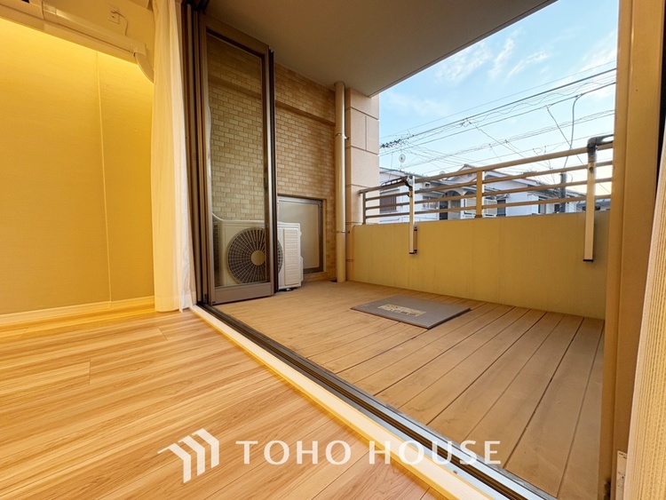 内装 【Ease】家族個々の安らぎの空間。プライベートなBedRoomは暮らす方の感性で造り上げたいもの。誰もが好みで飾れるシンプルな室内に仕上げてあります。