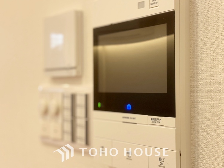 内装 ◆青空テラス◆ベランダから望む紺碧の空からそよ風、そして目に映るのはグリーン広がる風光明媚な世界。それは清々しい自然の薫りを肌で感じる幸せな空間。