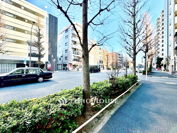 内装 ◆海の向こうへ沈む夕日◆オレンジ色の光は大人になった今の僕にはわかる。1日の終わりを伝えに来たわけではなく、また明日が来る方へ導いてくれた事を。