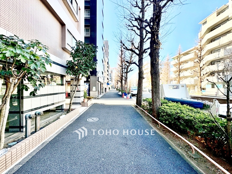 外観 ◆木漏れ日◆の様な採光が優しく足元を照らし、心地いい暮らしの道しるべを写し出す。この空間で過ごす家族との語らいの時間がとても素敵で幸せを感じるかもしれない。